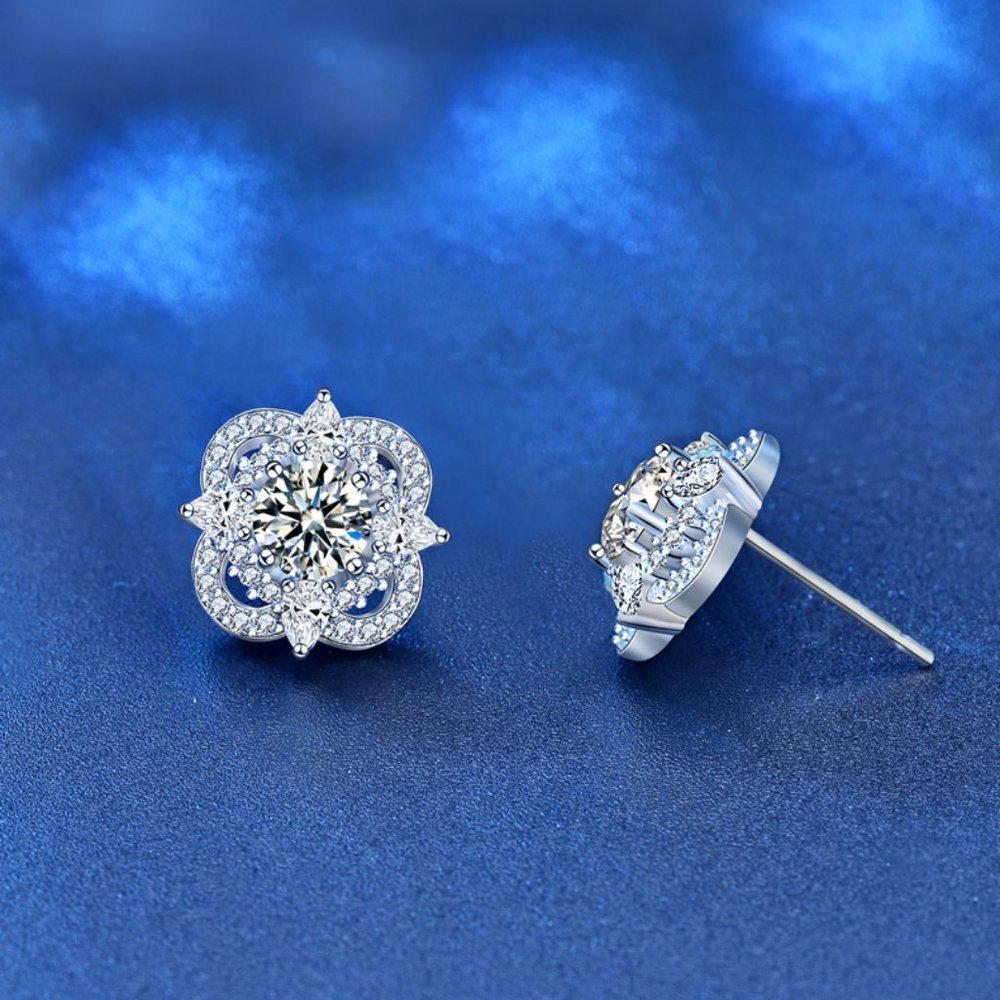 Certified 1ct. t.w. Moissanite Diamond Clover Stud Earrings NEW - Picture 4 of 9